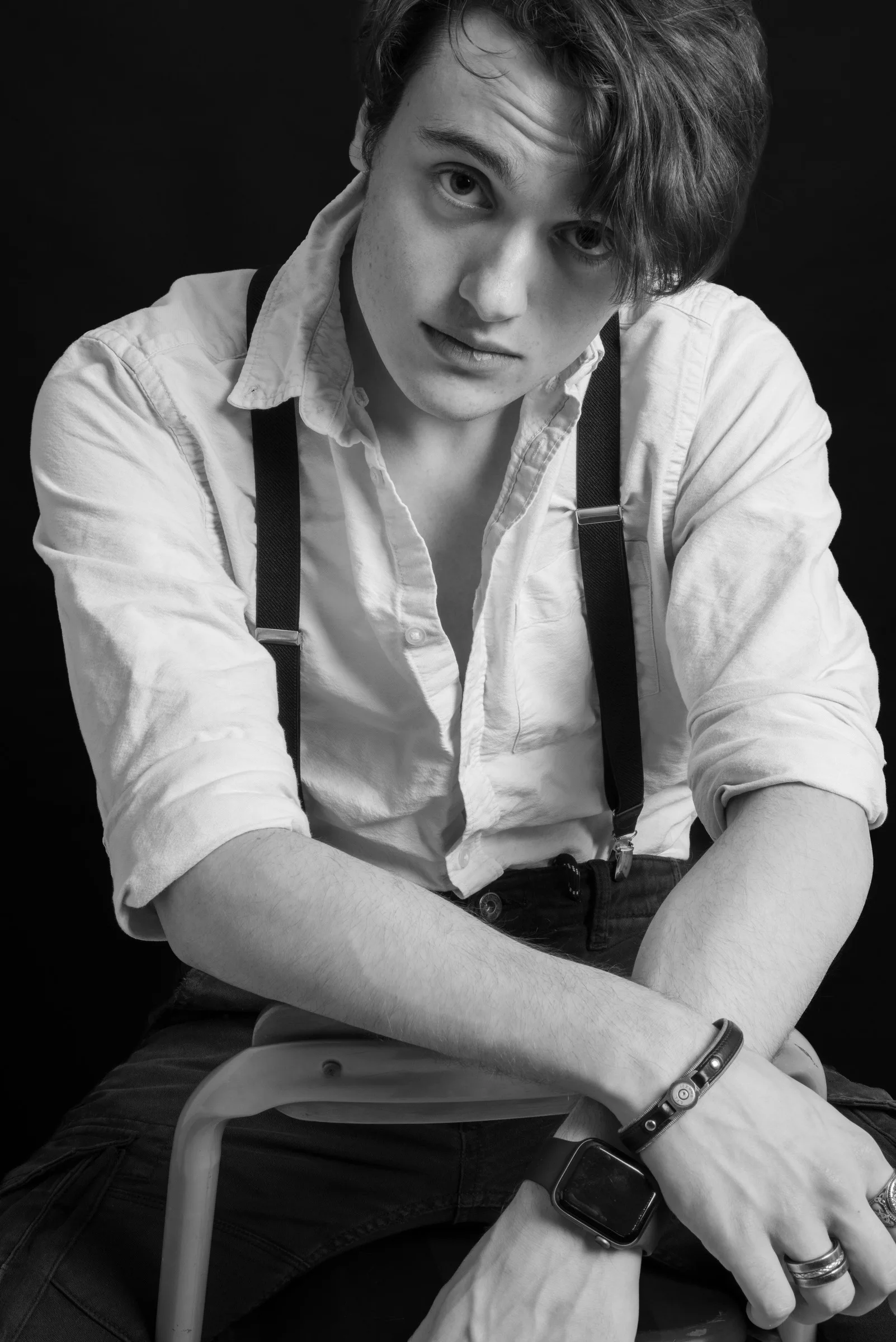 Portrait en studio, regard caméra