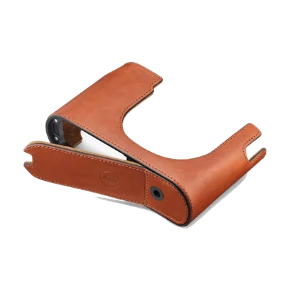 Demi étuit cuir Cognac pour Leica Q3