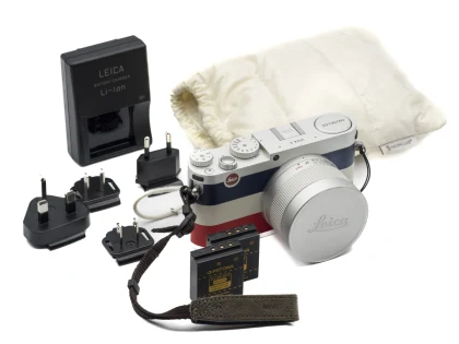 Leica X Moncler (Typ 113) sn°4897788 + 2 batteries + chargeur avec 4 adaptations + dragon